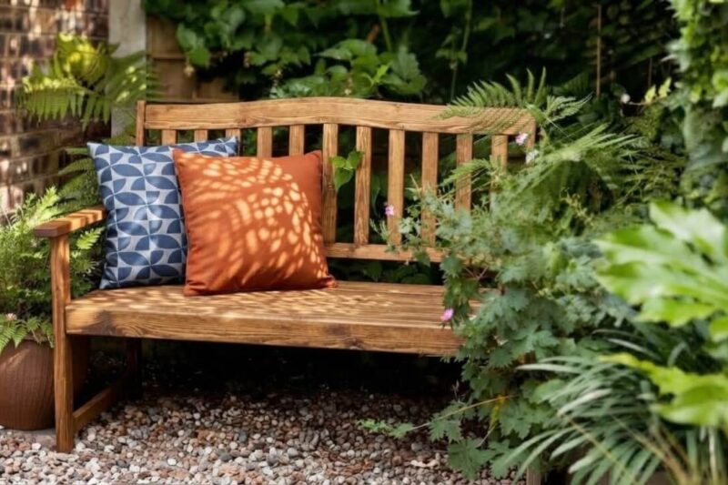 10 Small Tricks Garden Designers Use to Brighten a Dark Corner